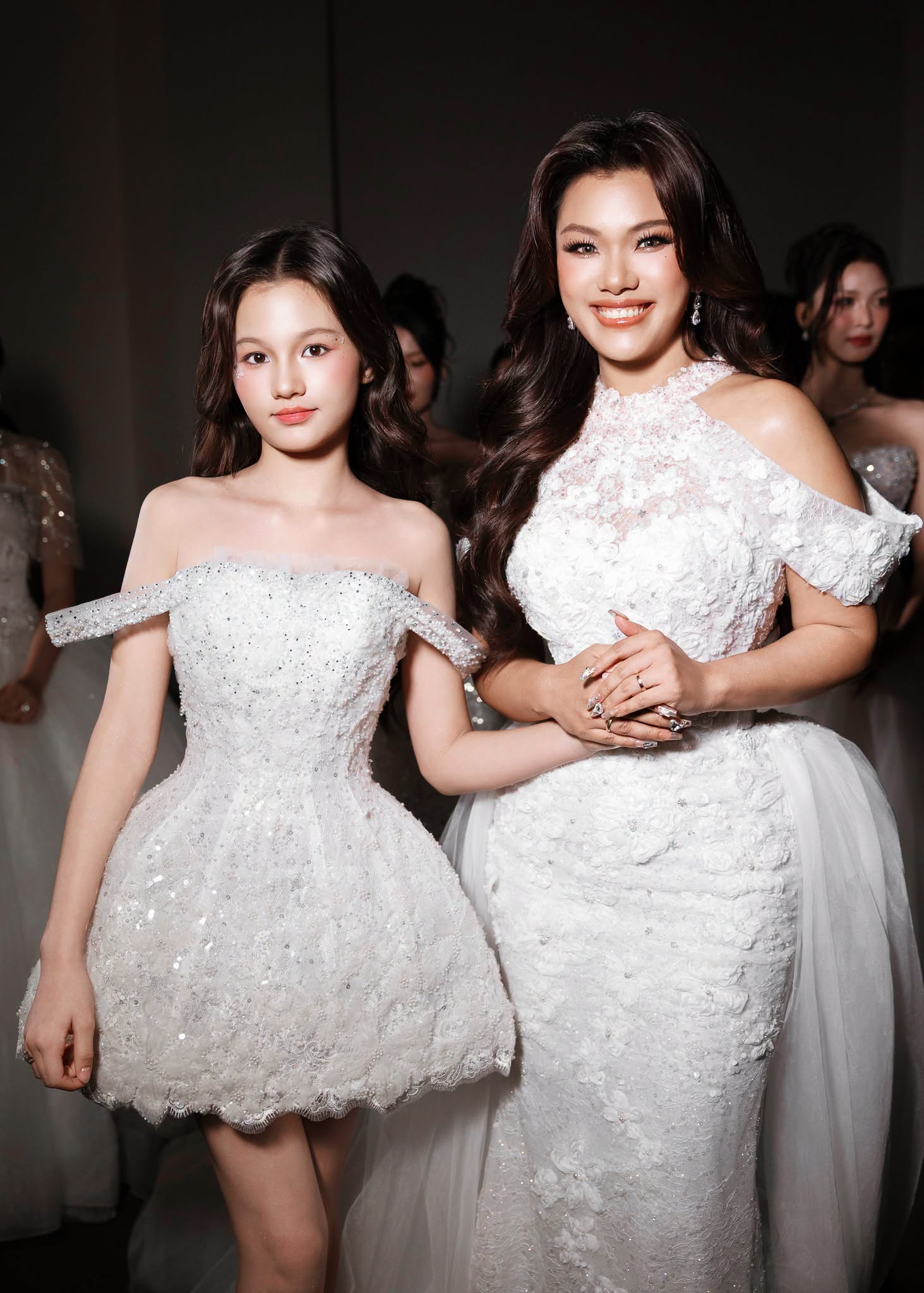 Con g&aacute;i lai T&acirc;y của 2 chị đẹp Vbiz xinh như thi&ecirc;n thần, dự đo&aacute;n lớn l&ecirc;n nhan sắc sẽ lấn lướt mẹ - Ảnh 12.