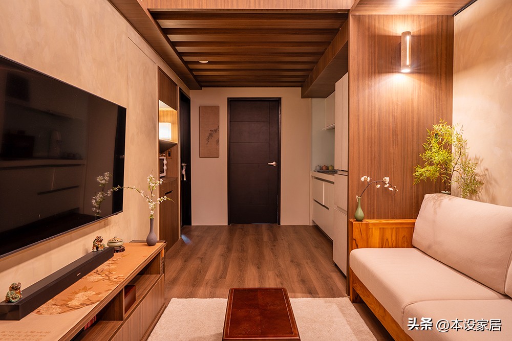 Căn hộ 46m&sup2; xuống cấp của đ&ocirc;i vợ chồng trung ni&ecirc;n được cải tạo th&agrave;nh kh&ocirc;ng gian 3 ph&ograve;ng: C&aacute;ch tận dụng từng m&eacute;t vu&ocirc;ng khiến nhiều người bất ngờ - Ảnh 1.