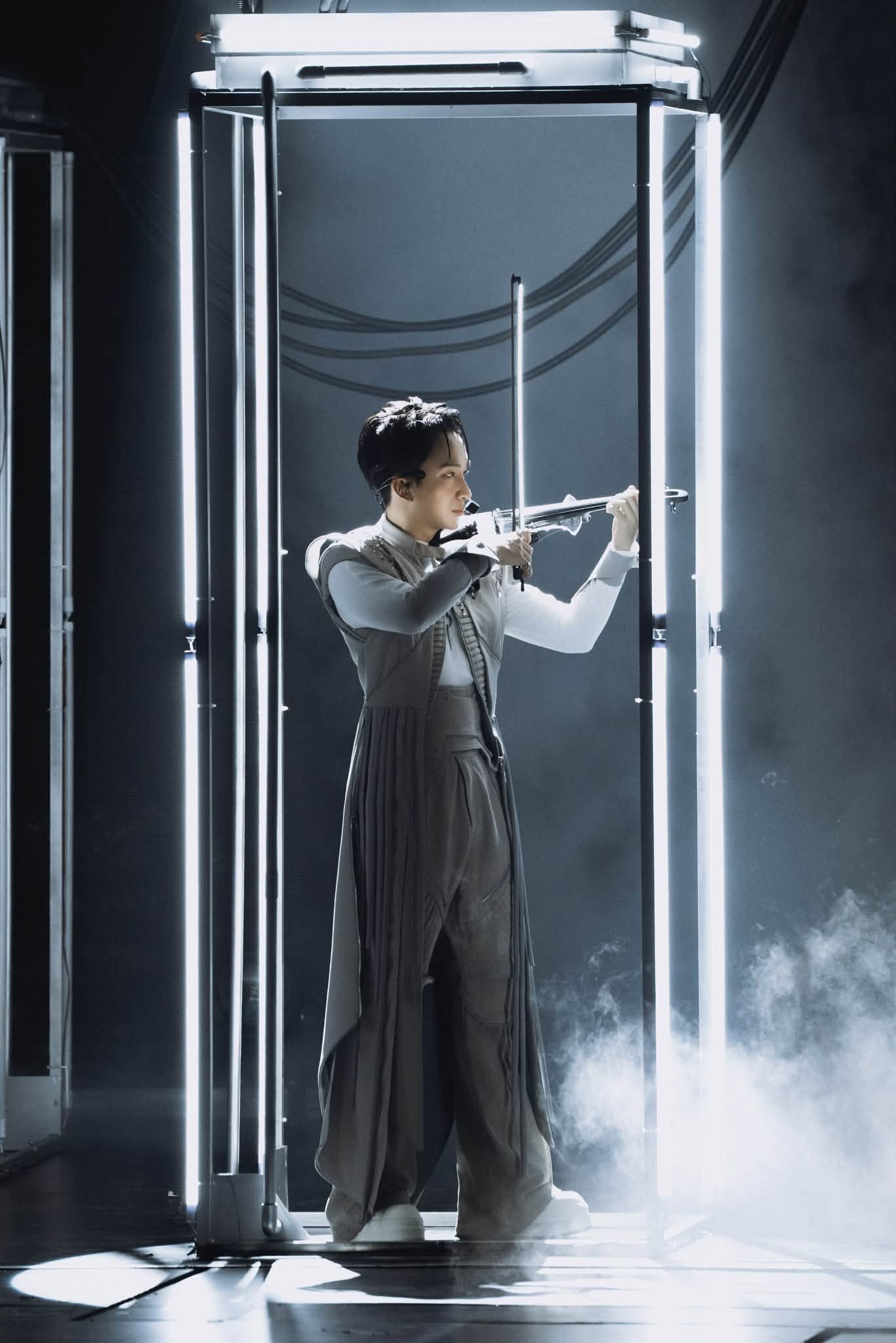 Gallery - Hoàng Rob thành đoàn ATVNCG 2026: 11 tiết mục, 4 nhạc cụ và hành trình rời khỏi vùng an toàn của nghệ sĩ violin - image 5