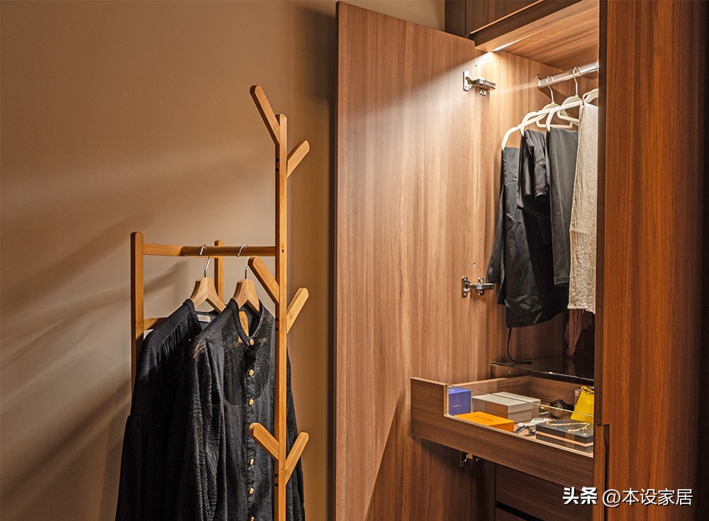 Căn hộ 46m&sup2; xuống cấp của đ&ocirc;i vợ chồng trung ni&ecirc;n được cải tạo th&agrave;nh kh&ocirc;ng gian 3 ph&ograve;ng: C&aacute;ch tận dụng từng m&eacute;t vu&ocirc;ng khiến nhiều người bất ngờ - Ảnh 9.