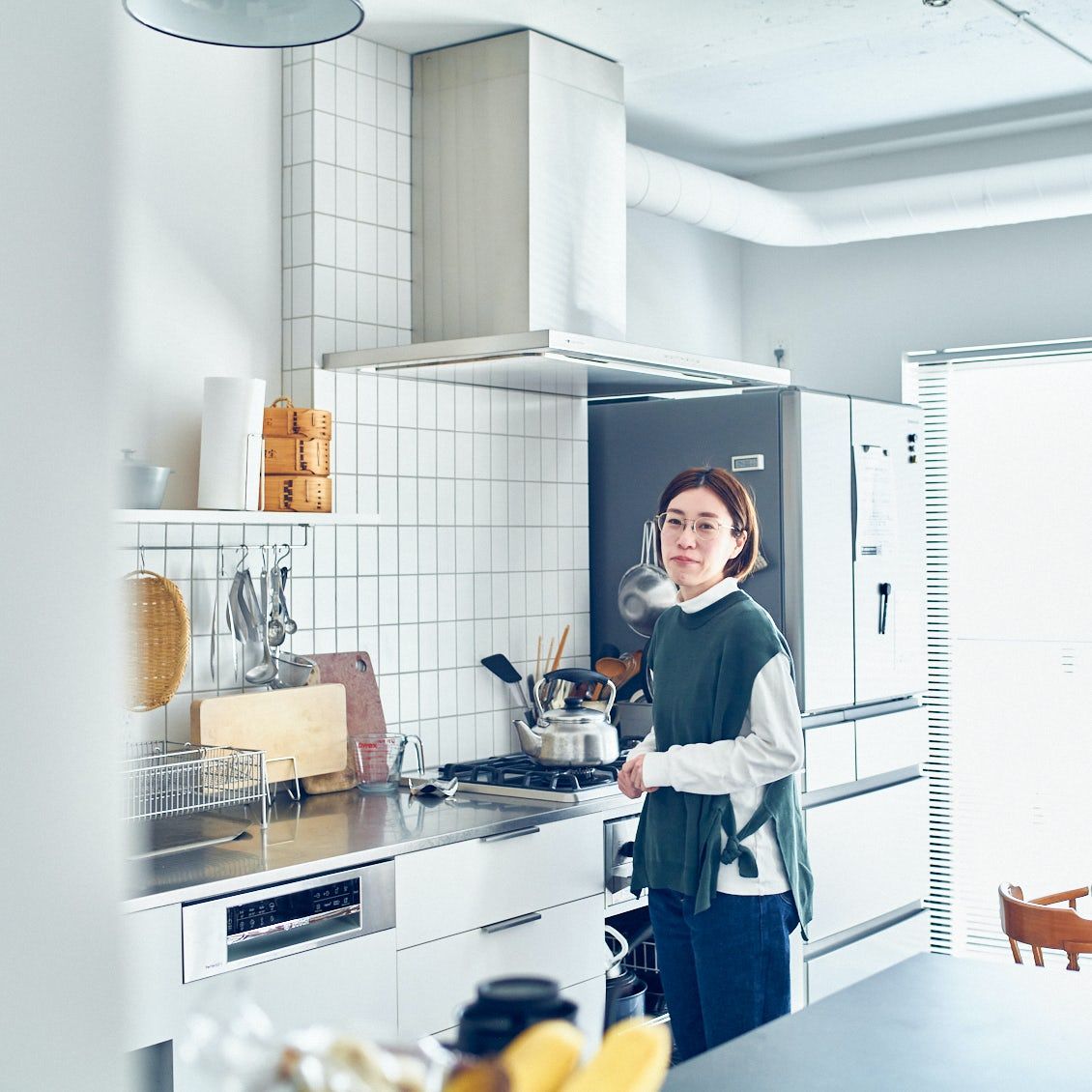 Dọn nh&agrave; một lần, t&ocirc;i mới hiểu v&igrave; sao c&agrave;ng mua nhiều c&agrave;ng dễ thấy thiếu: 3 thay đổi gi&uacute;p ti&ecirc;u tiền tỉnh t&aacute;o hơn - Ảnh 2.