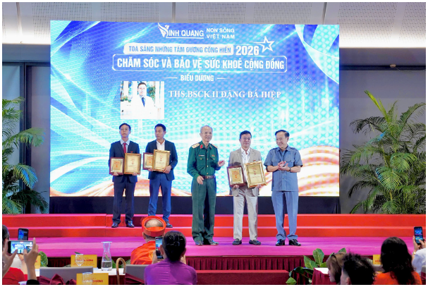 BS.CKII Đặng B&aacute; Hiệp: Khi người bệnh gọi t&ecirc;n b&agrave;n tay v&agrave;ng - Ảnh 4.