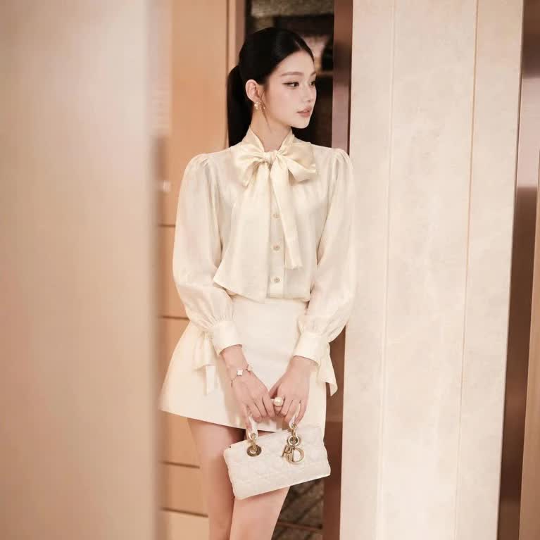 Sơ mi cổ nơ: Chiếc &aacute;o chuẩn 