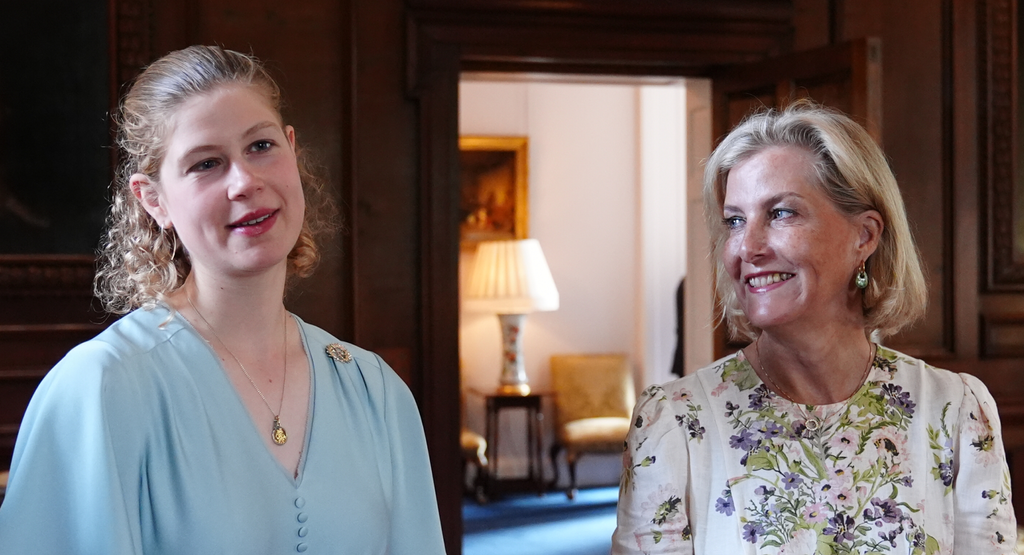 Lady Louise Windsor thừa hưởng t&agrave;i lẻ từ mẹ- Ảnh 1.