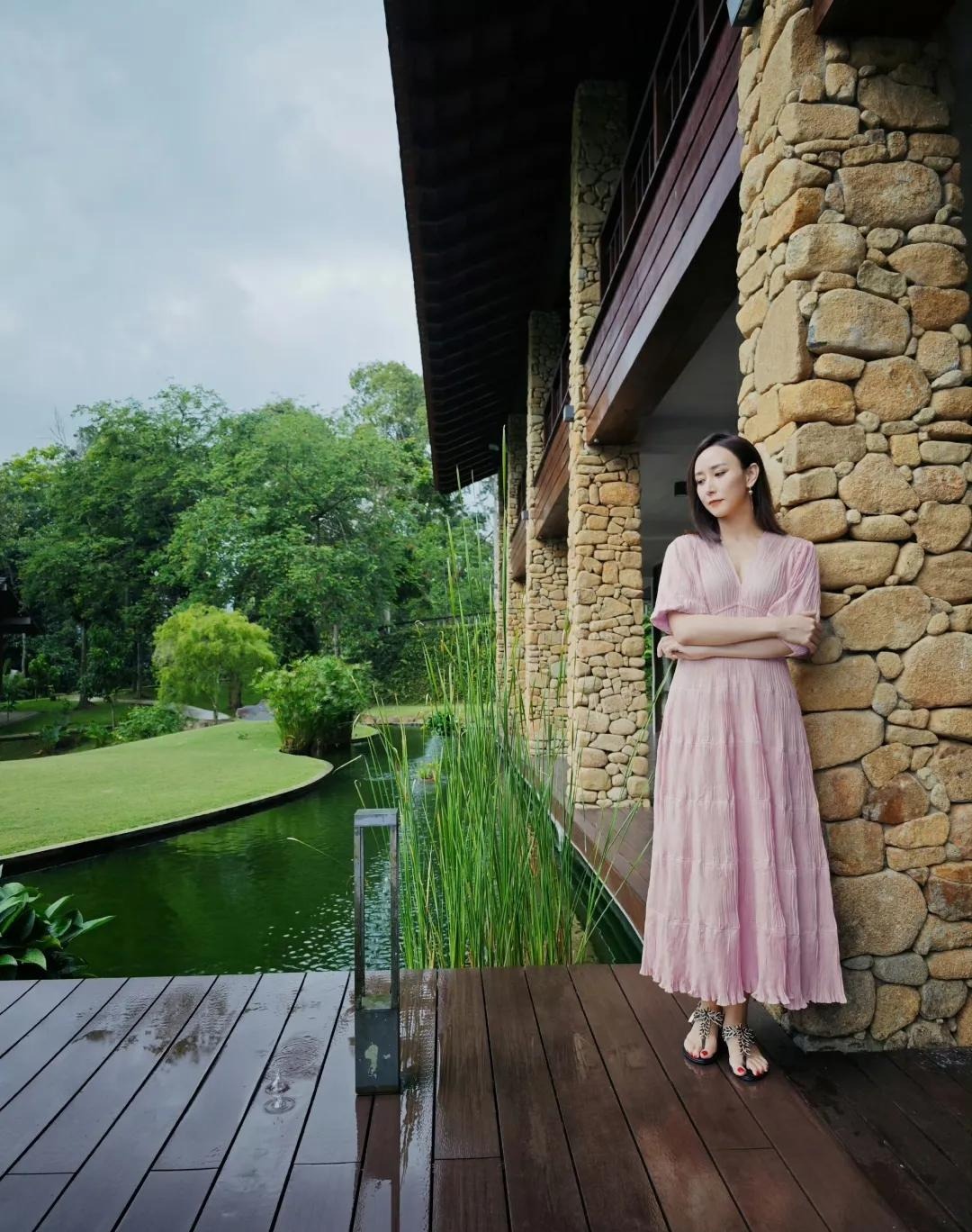 Cận cảnh dinh thự 6 . 000 M&sup2; của Hồ Tịnh: Cuộc sống như c&ocirc;ng ch&uacute;a b&ecirc;n người thừa kế tập đo&agrave;n tang lễ - Ảnh 7.