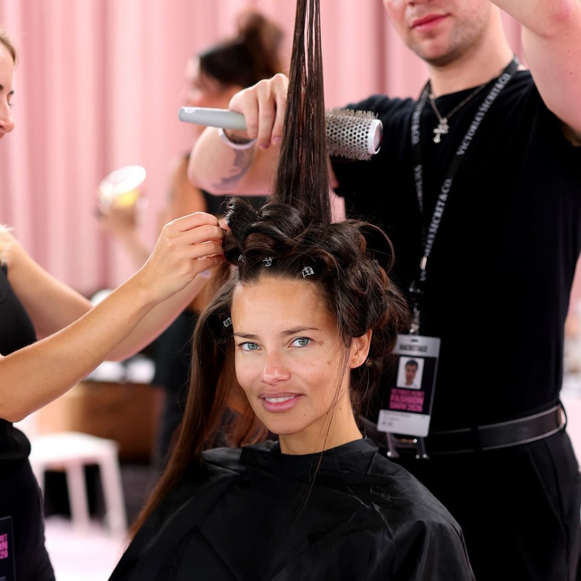 Ch&ugrave;m ảnh mặt mộc của d&agrave;n thi&ecirc;n thần Victoria ' s Secret: Nhận ra người quen kh&ocirc;ng? - Ảnh 1.