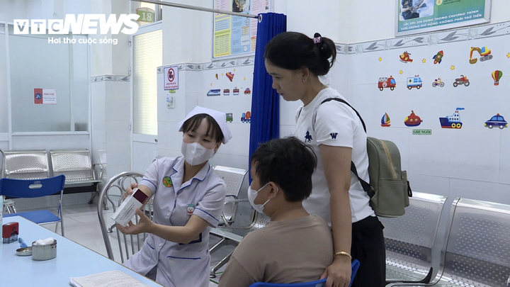 TP . HCM ghi nhận ca mắc vi&ecirc;m n&atilde;o m&ocirc; cầu: Cảnh b&aacute;o sức khỏe 2026 - Ảnh 1.