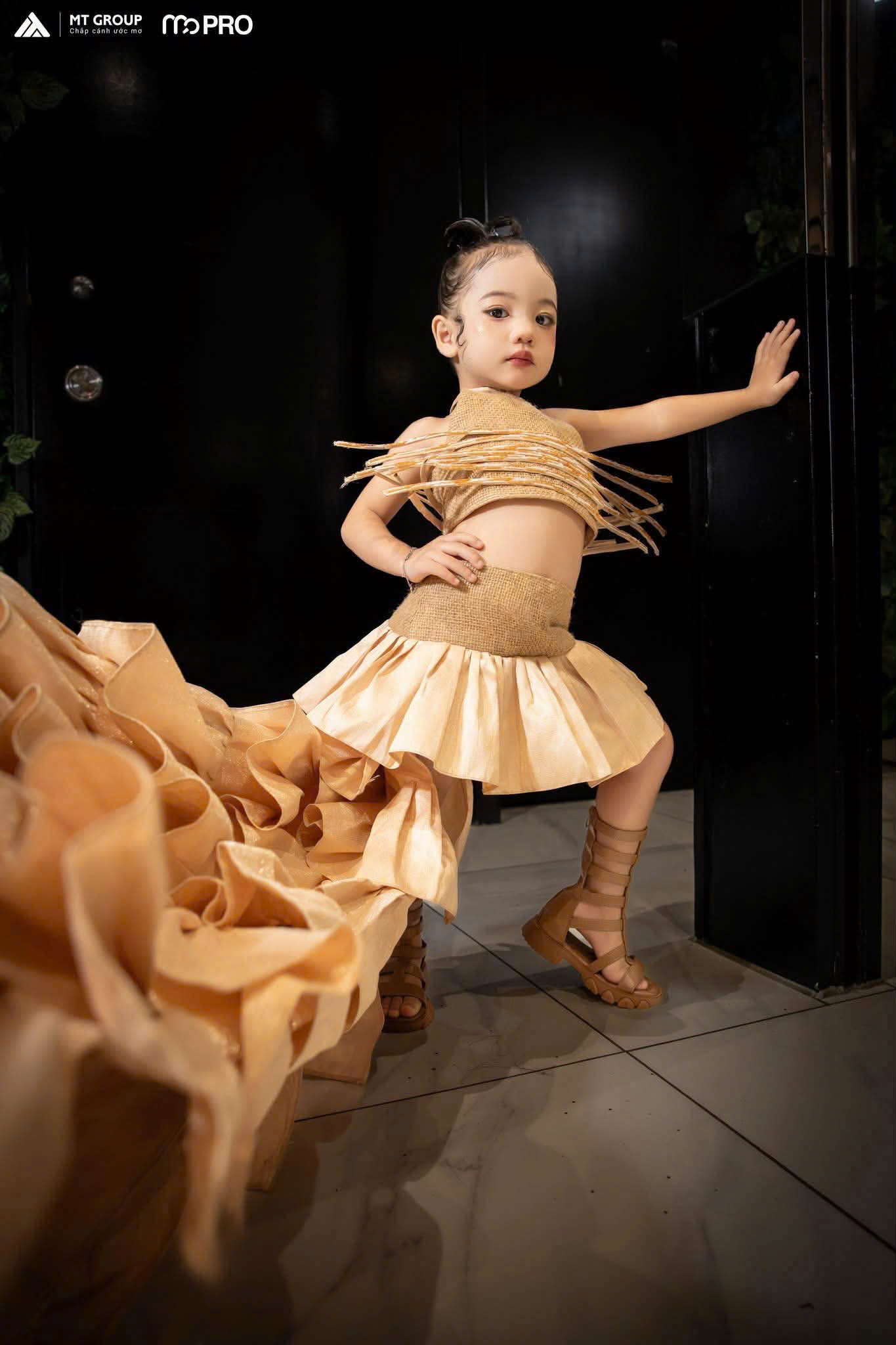Mẫu nhí Ngô Bảo An: "Cô bé hạt tiêu" mới 4 tuổi đã thể hiện bản lĩnh, tài năng và "gây bão" các sàn diễn thời trang- Ảnh 6.
