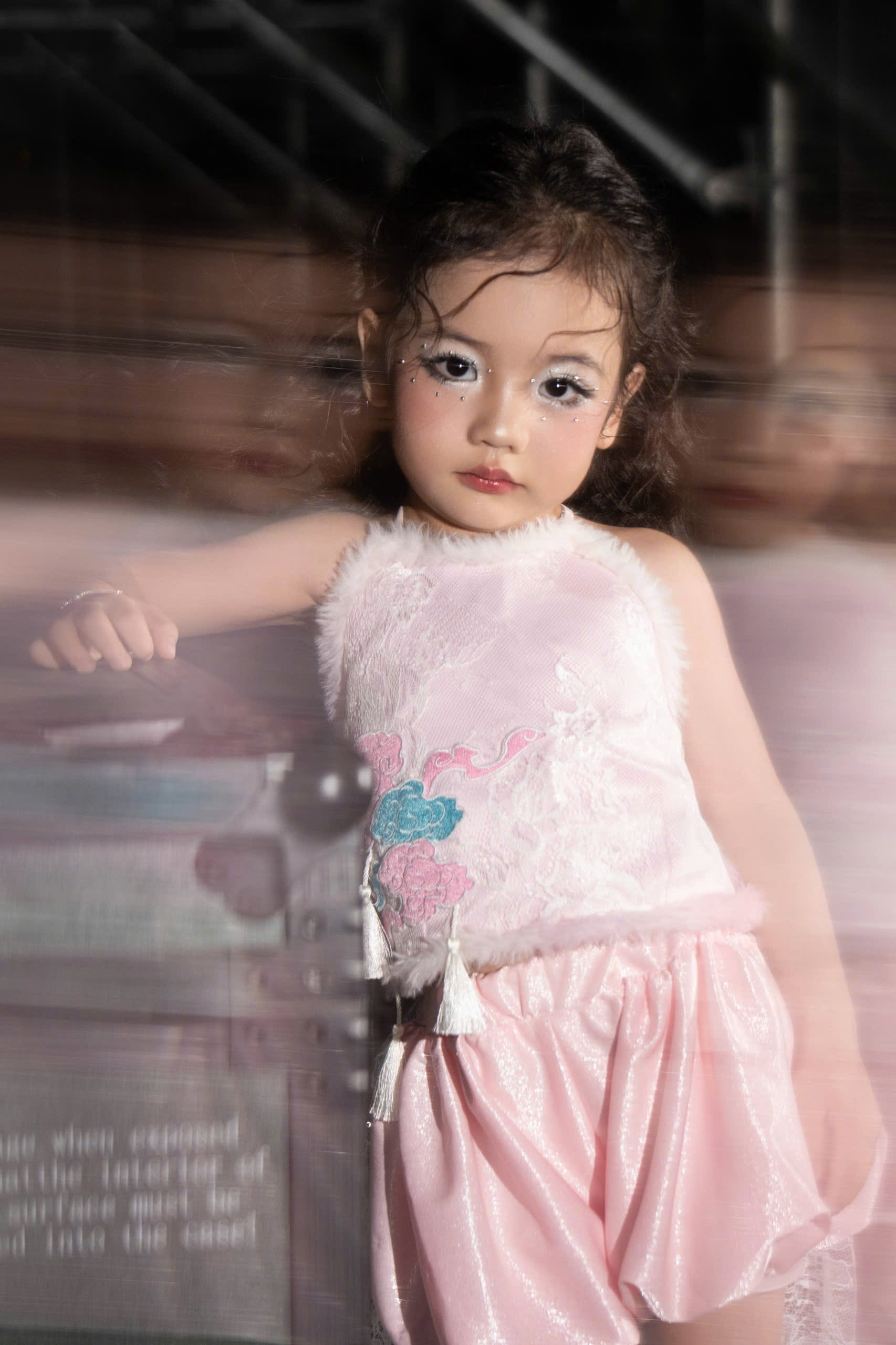 Mẫu nhí Ngô Bảo An: "Cô bé hạt tiêu" mới 4 tuổi đã thể hiện bản lĩnh, tài năng và "gây bão" các sàn diễn thời trang- Ảnh 7.