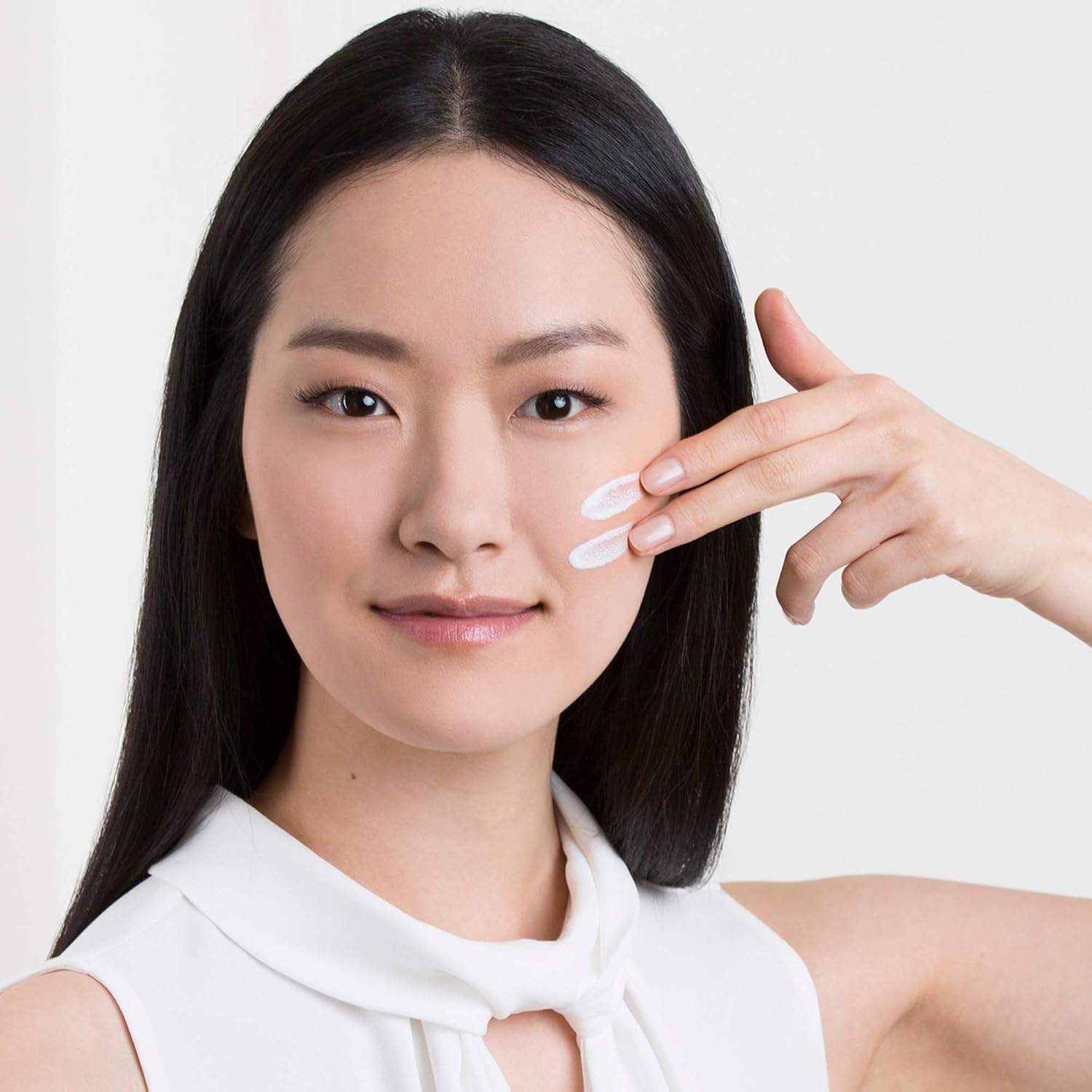 Bỏ qua kem chống nắng, kh&ocirc;ng chỉ khiến l&agrave;n da nhanh l&atilde;o h&oacute;a m&agrave; cuộc sống của bạn c&ograve;n c&oacute; thể ảnh hưởng thế n&agrave;y - Ảnh 2.