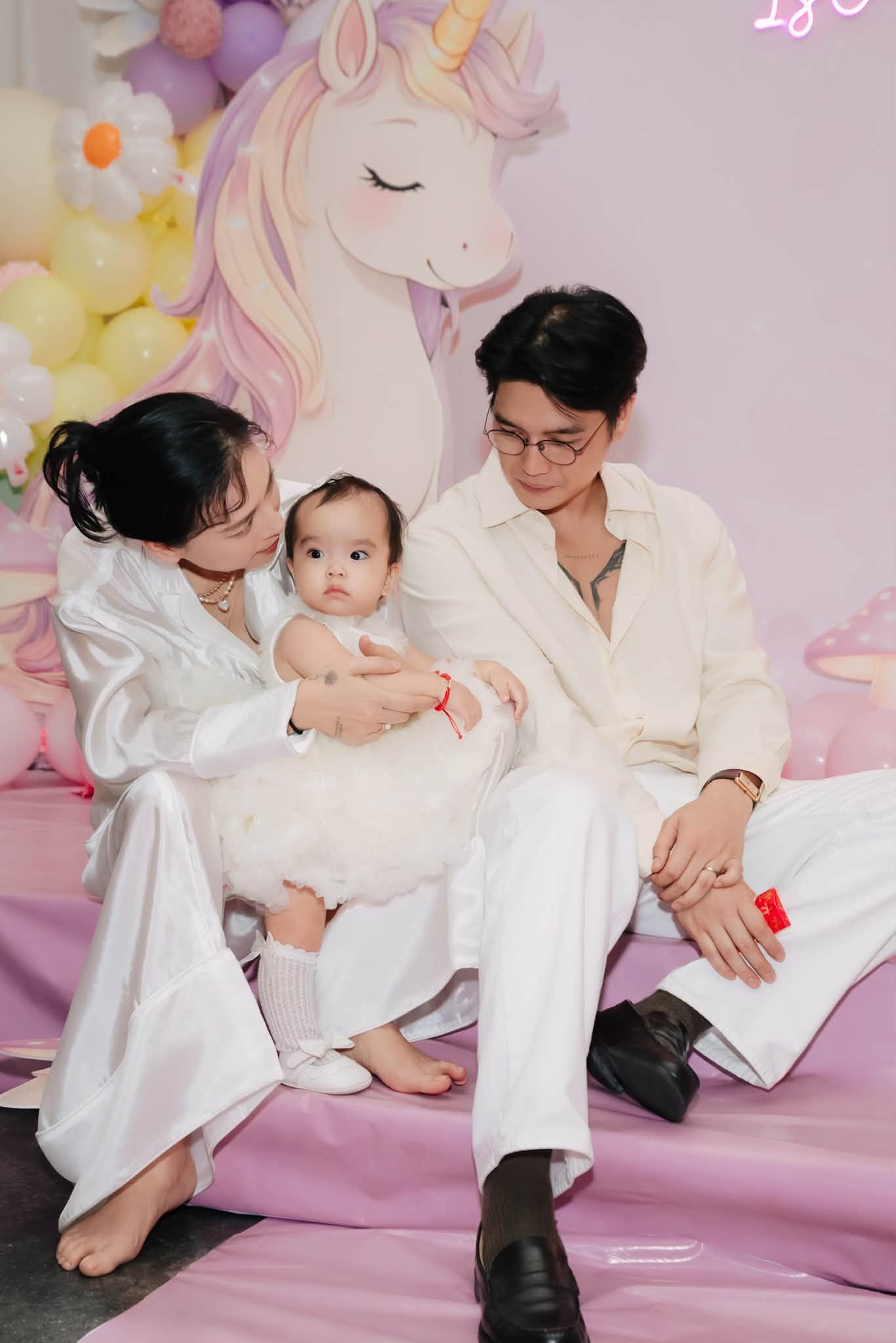 Con g&aacute;i Ng&ocirc; Thanh V&acirc;n vừa bập bẹ tập n&oacute;i đ&atilde; nhớ hết t&ecirc;n 10 &ldquo;bạn th&acirc;n&rdquo; trong nh&agrave; - Ảnh 5.