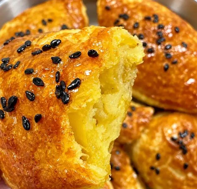 C&aacute;ch l&agrave;m b&aacute;nh chuối gi&ograve;n tan kh&ocirc;ng cần pha bột, thơm ngon dễ l&agrave;m tại nh&agrave; - Ảnh 1.