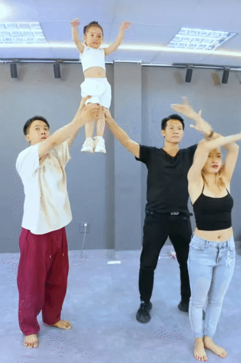 Mẫu nhí Ngô Bảo An: "Cô bé hạt tiêu" mới 4 tuổi đã thể hiện bản lĩnh, tài năng và "gây bão" các sàn diễn thời trang- Ảnh 10.