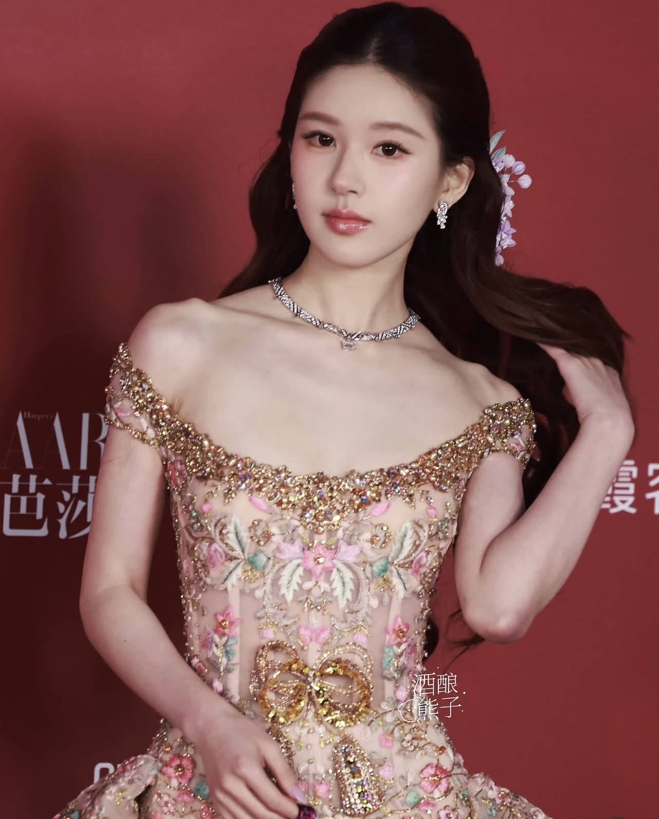 Triệu Lộ Tư lộng lẫy tại thảm đỏ Harper ' s Bazaar 2026: Vẻ đẹp quyến rũ kh&ocirc;ng thể rời mắt - Ảnh 4.