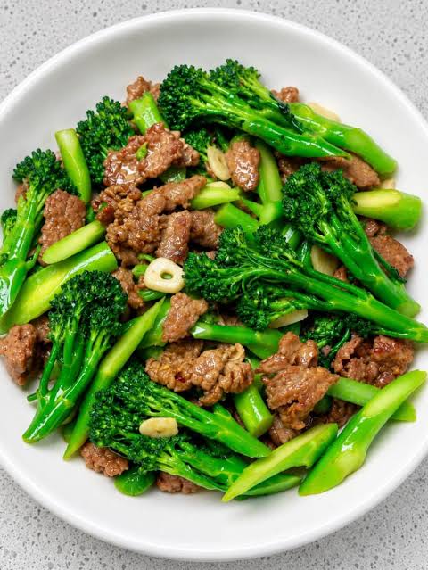 Nếu bạn thường xuy&ecirc;n bị t&aacute;o b&oacute;n, h&atilde;y ăn 5 m&oacute;n 