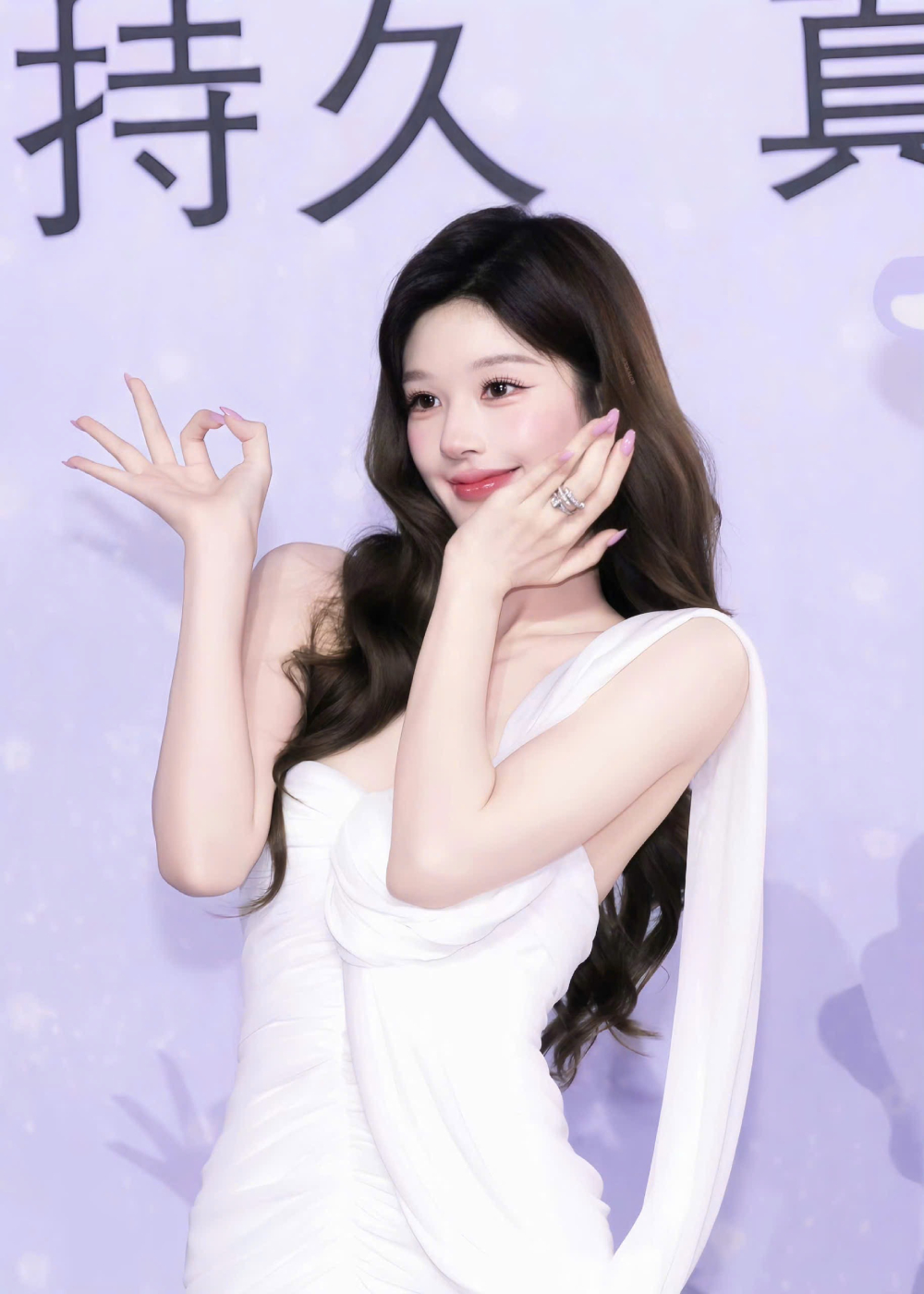 Triệu Lộ Tư lộng lẫy tại thảm đỏ Harper ' s Bazaar 2026: Vẻ đẹp quyến rũ kh&ocirc;ng thể rời mắt - Ảnh 9.