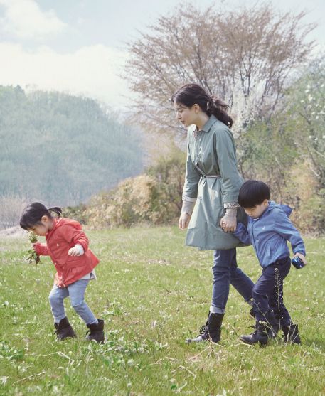Vì sao trong nhà có hai con, em thường khéo miệng, biết làm nũng hơn anh chị? - Ảnh 5.