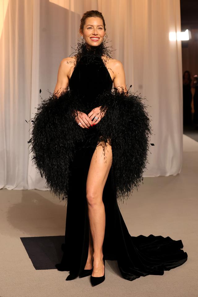 Taylor Swift diện đầm xanh băng g&acirc;y sốt thảm đỏ, đọ sắc Demi Moore, Sabrina Carpenter giữa d&agrave;n mỹ nh&acirc;n Hollywood - Ảnh 6.