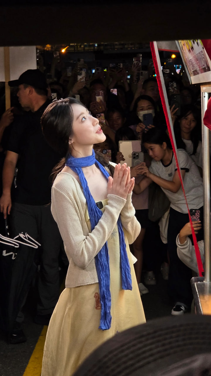 Nhan sắc tựa nữ thần của Shuhua khiến triệu người xao xuyến giữa phố năm 2026 - Ảnh 2.