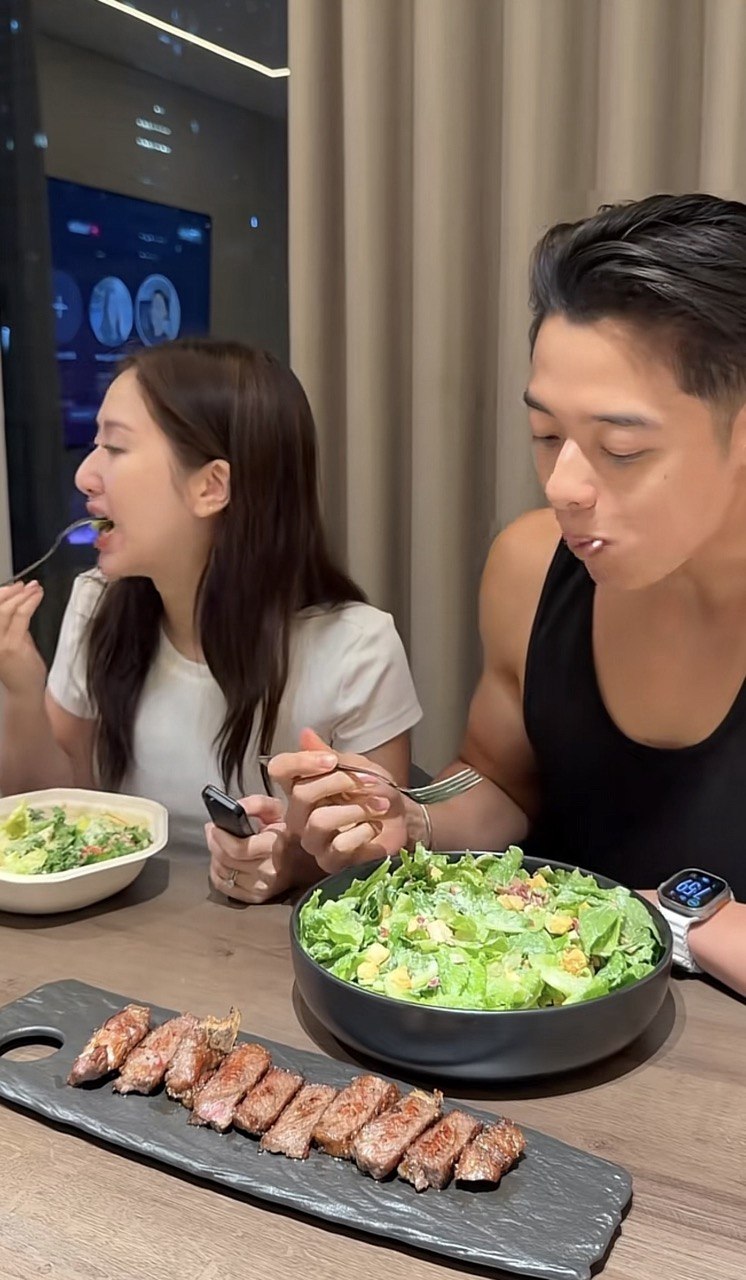M&acirc;m cơm sang chảnh của tiểu thư H&agrave; My v&agrave; chồng hot boy 1m85 tại căn hộ 11 tỷ - Ảnh 11.