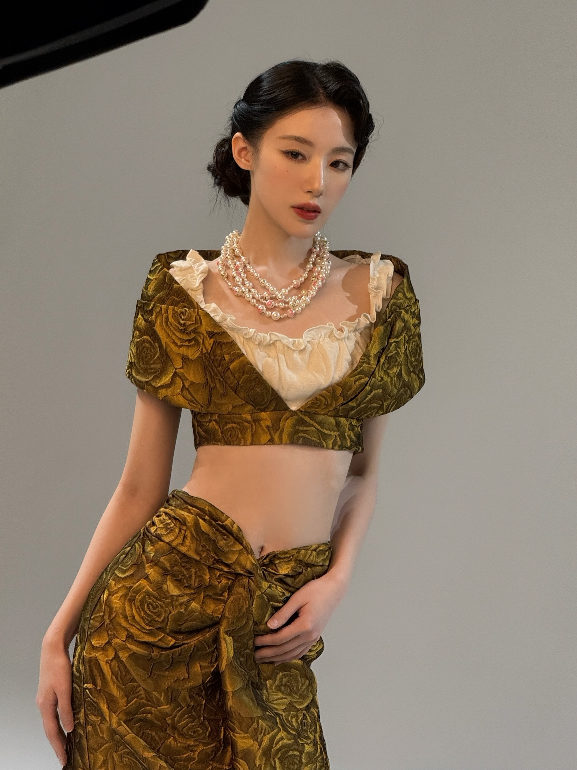 Nhan sắc tựa nữ thần của Shuhua khiến triệu người xao xuyến giữa phố năm 2026 - Ảnh 6.