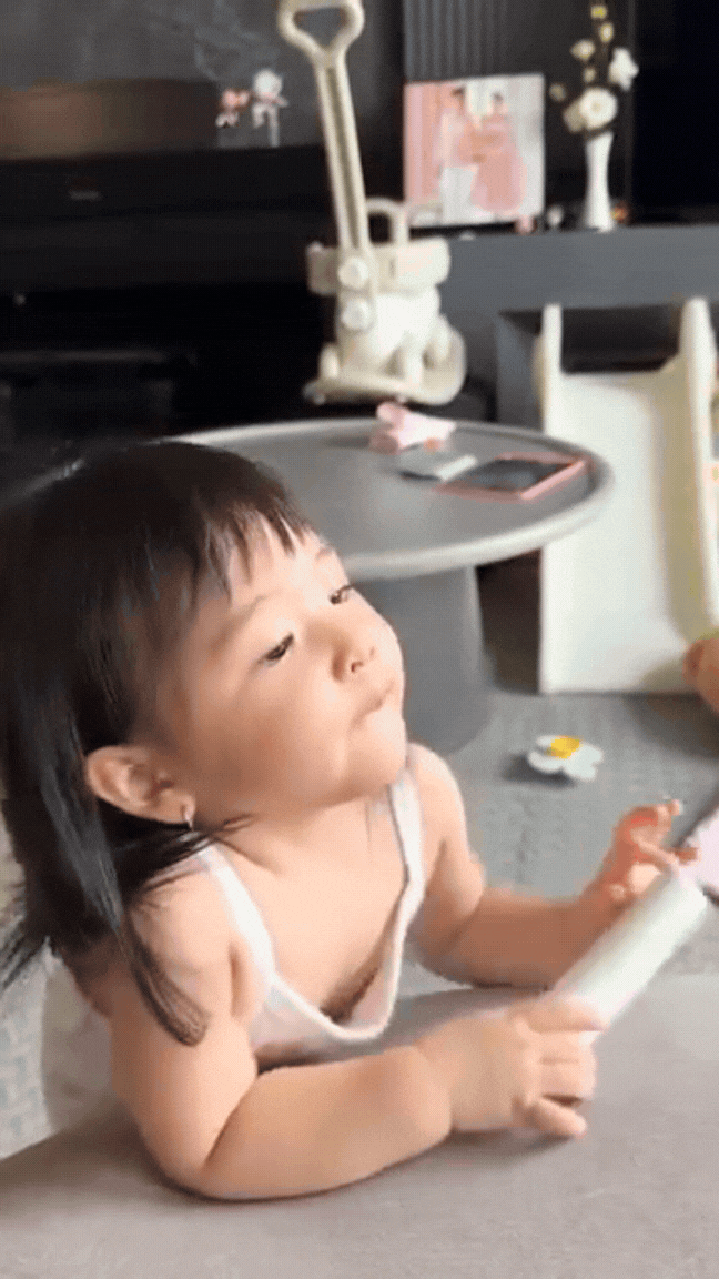 Con g&aacute;i Puka nhận x&eacute;t về giọng h&aacute;t của mẹ, bất chấp mẹ giận vẫn n&oacute;i thật l&ograve;ng - Ảnh 1.