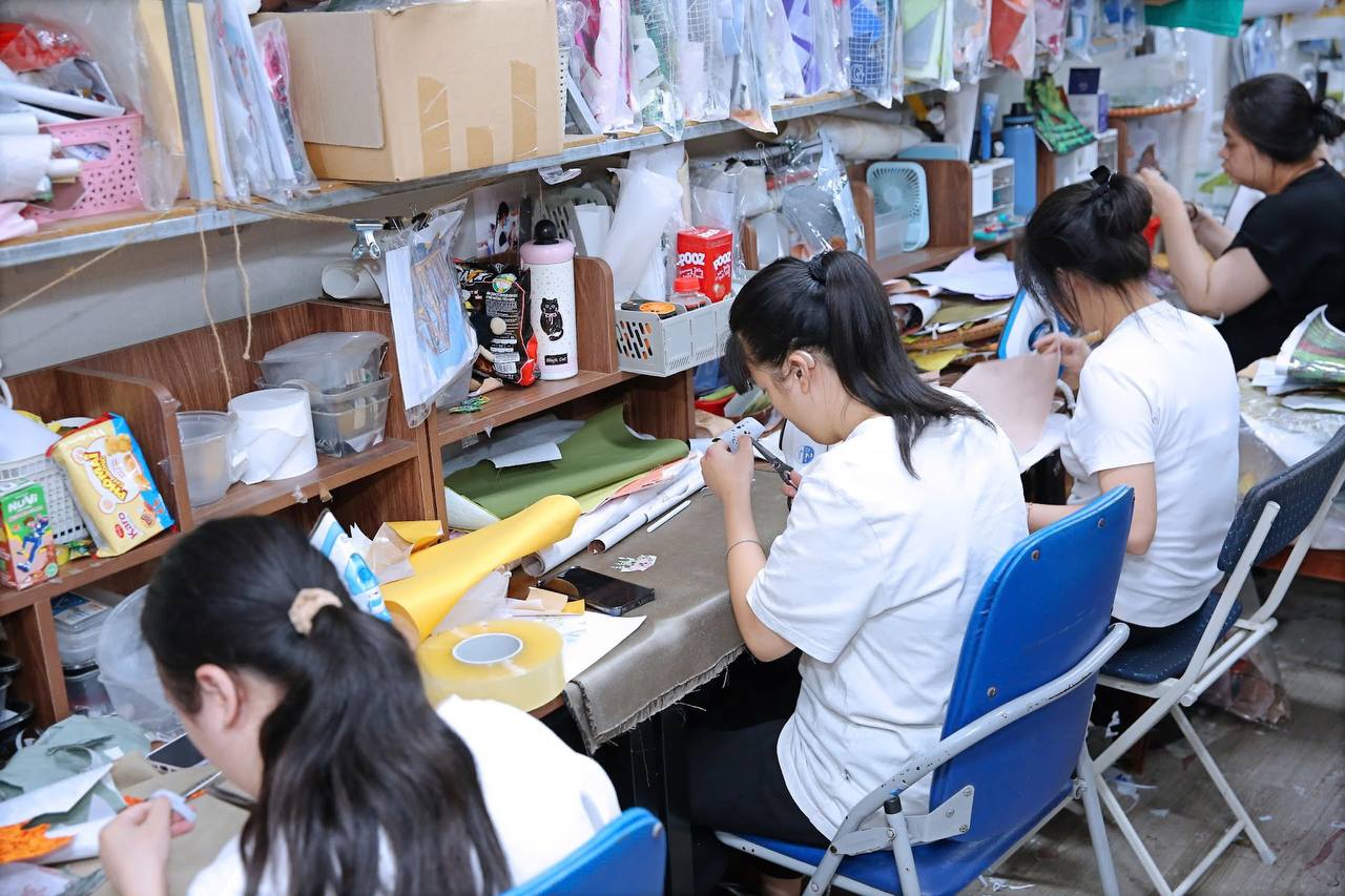 H&agrave; Nội qua lăng k&iacute;nh của những du kh&aacute;ch kh&ocirc;ng muốn chỉ 