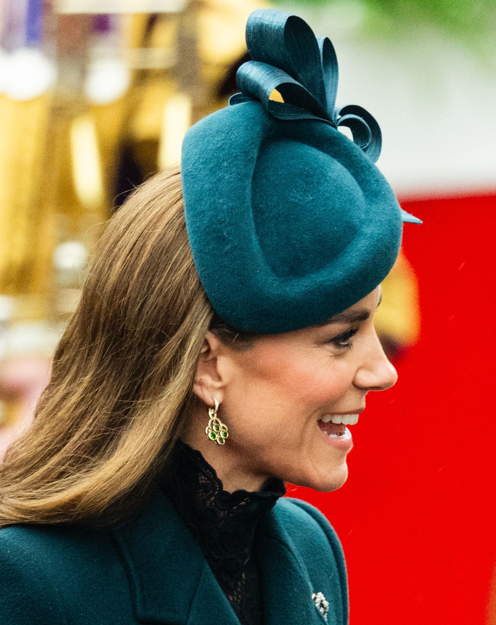 Vương phi Kate Middleton tỏa s&aacute;ng với trang sức ho&agrave;ng gia v&agrave; thiết kế hiện đại - Ảnh 4.