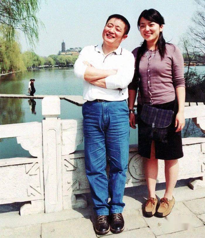 Bộ ảnh bố v&agrave; con g&aacute;i chụp ở c&ugrave;ng một địa điểm, c&ugrave;ng một ng&agrave;y suốt 40 năm: Xem đến ảnh cuối l&agrave; bật kh&oacute;c- Ảnh 15.