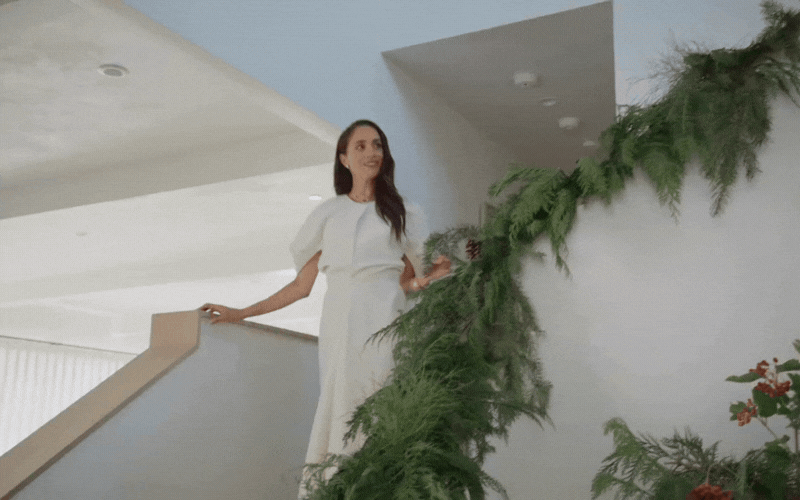 Meghan Markle bị chỉ trích vì cười quá trớn trong video mới nhất 2026 - Ảnh 1. Meghan Markle bị chỉ trích vì cười quá trớn trong video mới nhất 2026 - Ảnh 1.