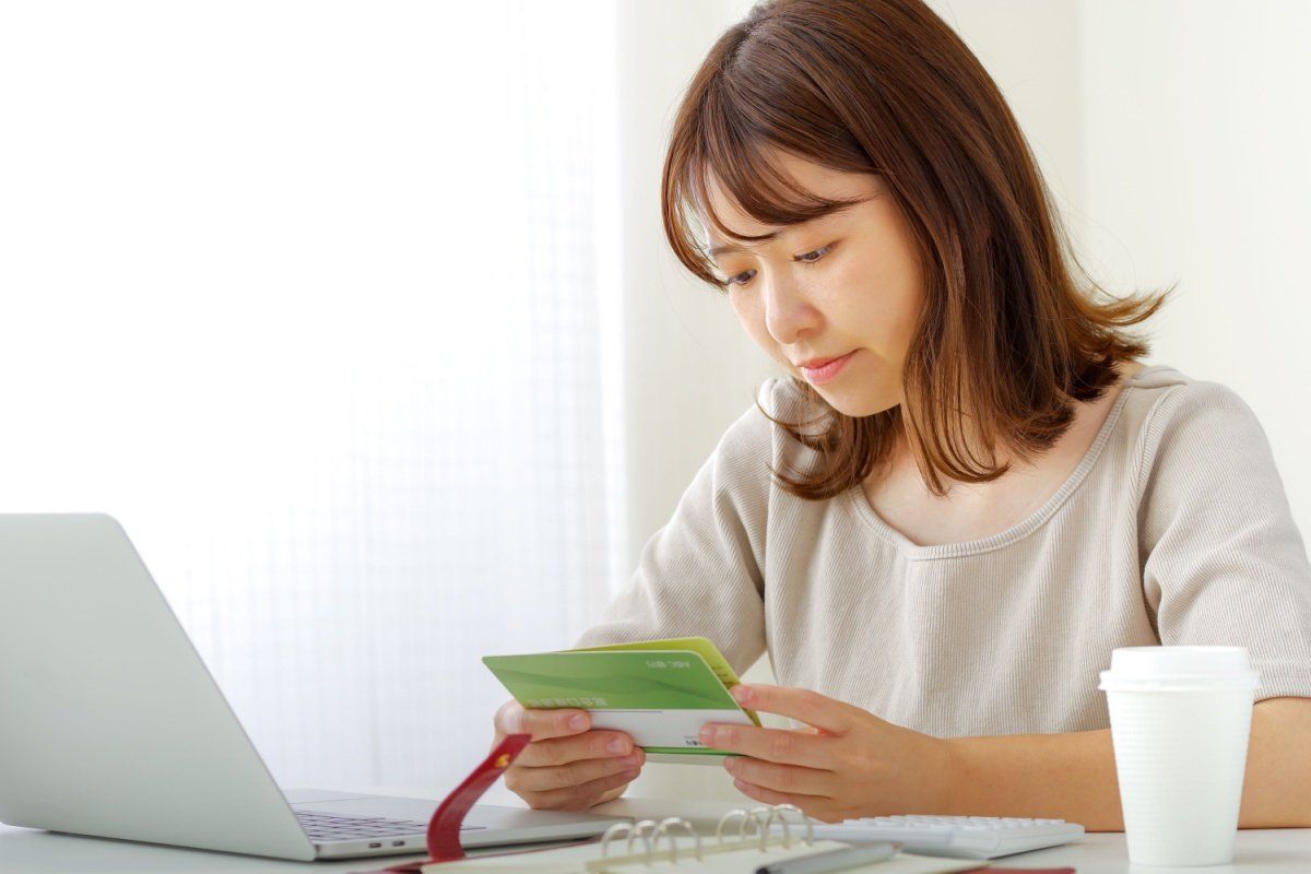Lãi suất tăng, có nên rút sổ tiết kiệm cũ để gửi lại? - Ảnh 1.