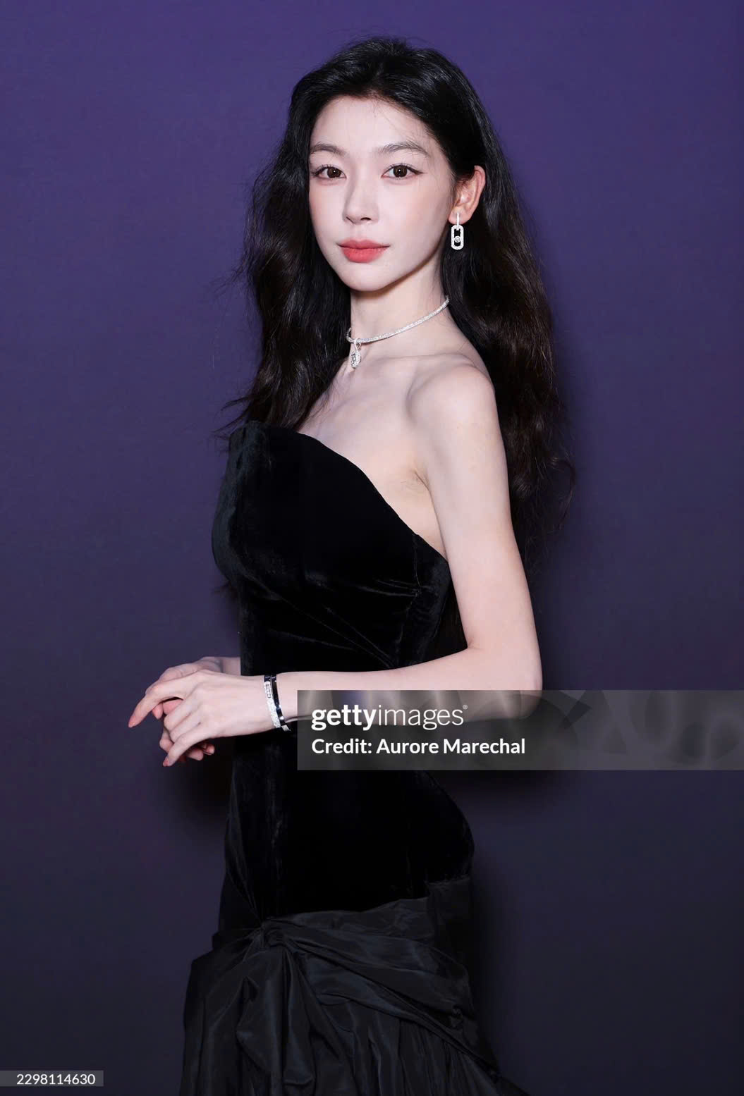 Dịch Mộng Linh gầy như bộ xương kh&ocirc; tr&ecirc;n thảm đỏ VOGUE 2026 - Ảnh 11.