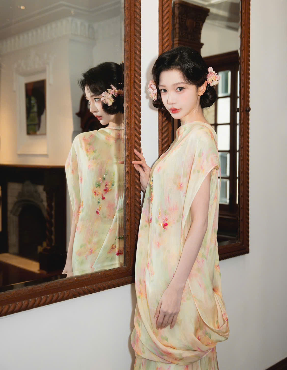 Dịch Mộng Linh gầy như bộ xương kh&ocirc; tr&ecirc;n thảm đỏ VOGUE 2026 - Ảnh 8.