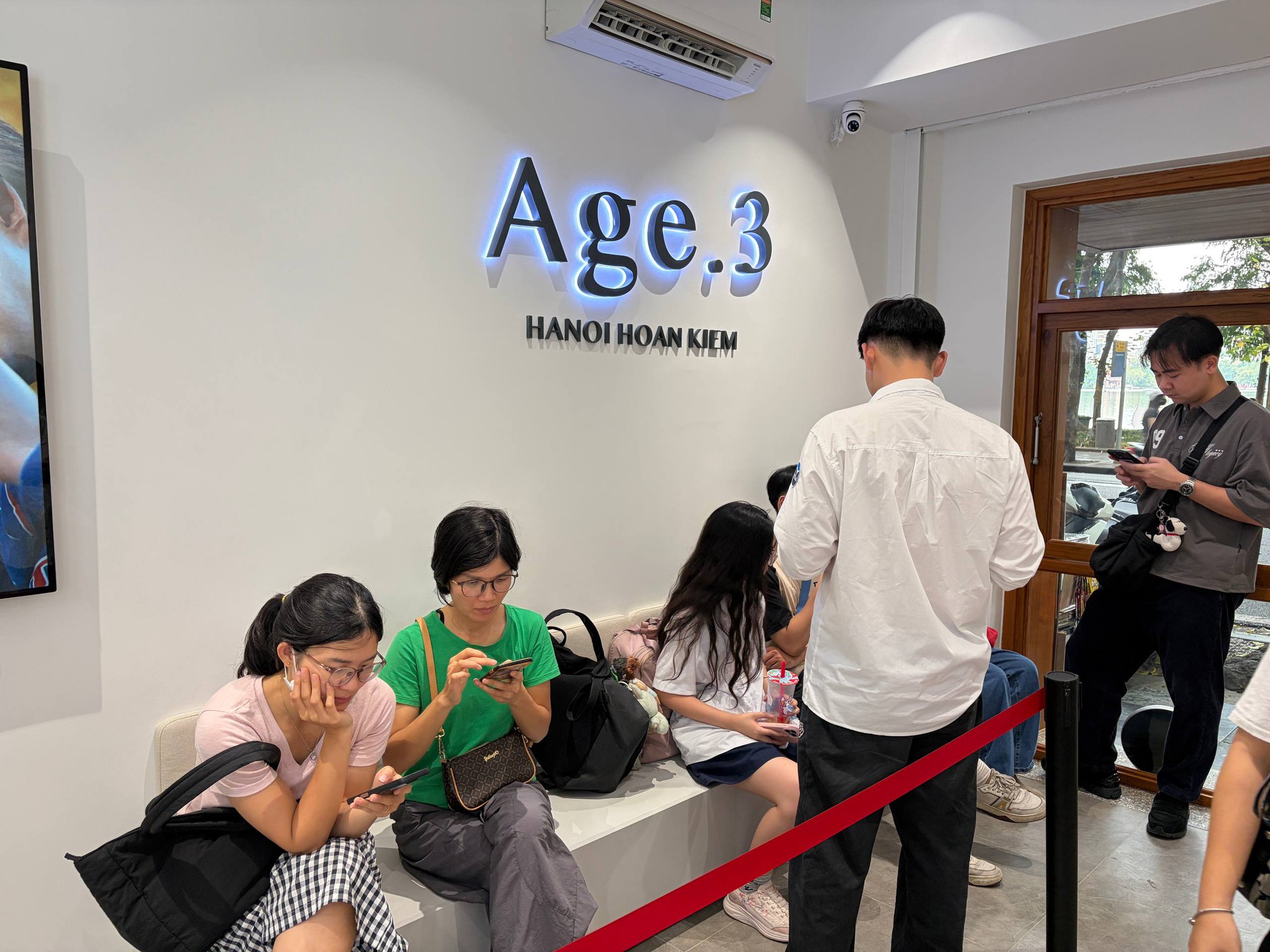 B&aacute;nh sandwich chi&ecirc;n Age . 3: Trải nghiệm vị ngon đ&aacute;ng chờ đợi giữa l&ograve;ng H&agrave; Nội - Ảnh 7.