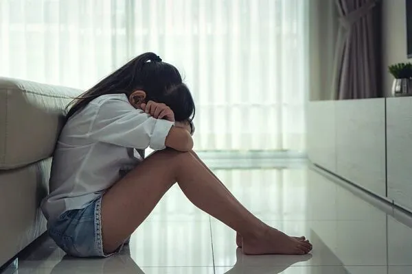 Phát hiện thuốc tránh thai trong cặp sách con gái 16 tuổi, người mẹ mất ngủ cả đêm - Ảnh 3.