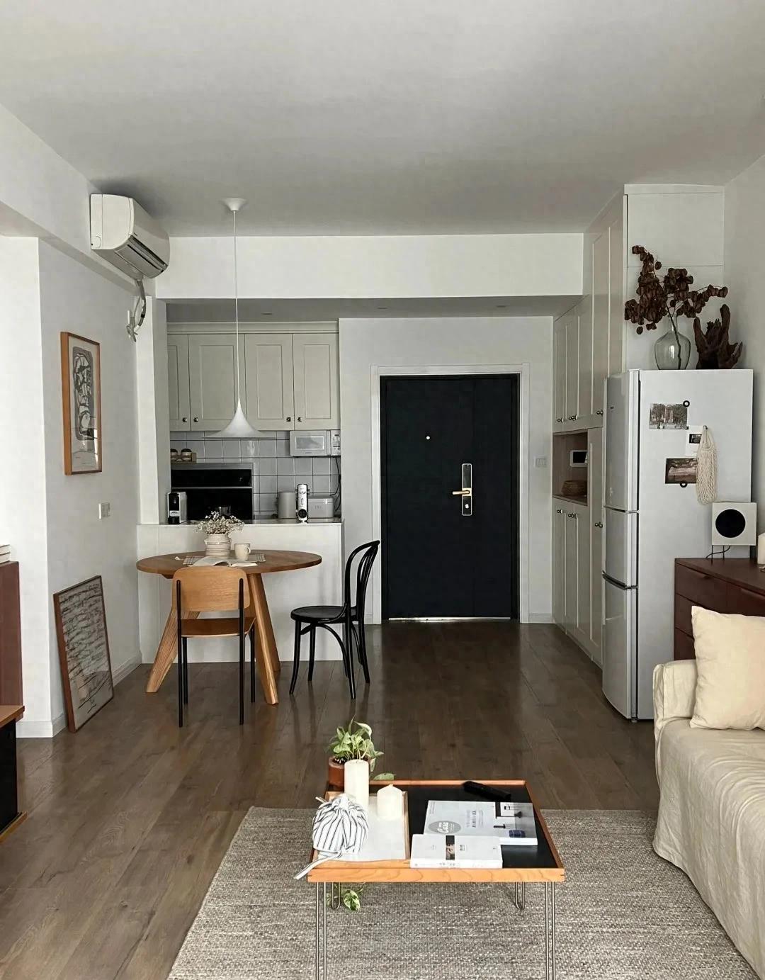 Người phụ nữ trung niên sống một mình trong căn hộ 60m²: Nhà không lớn nhưng góc nào cũng khiến người khác ao ước - Ảnh 1.