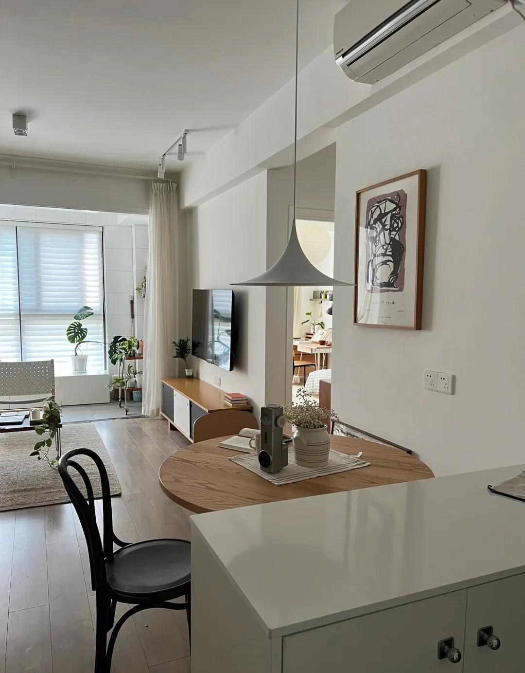 Người phụ nữ trung niên sống một mình trong căn hộ 60m²: Nhà không lớn nhưng góc nào cũng khiến người khác ao ước - Ảnh 4.