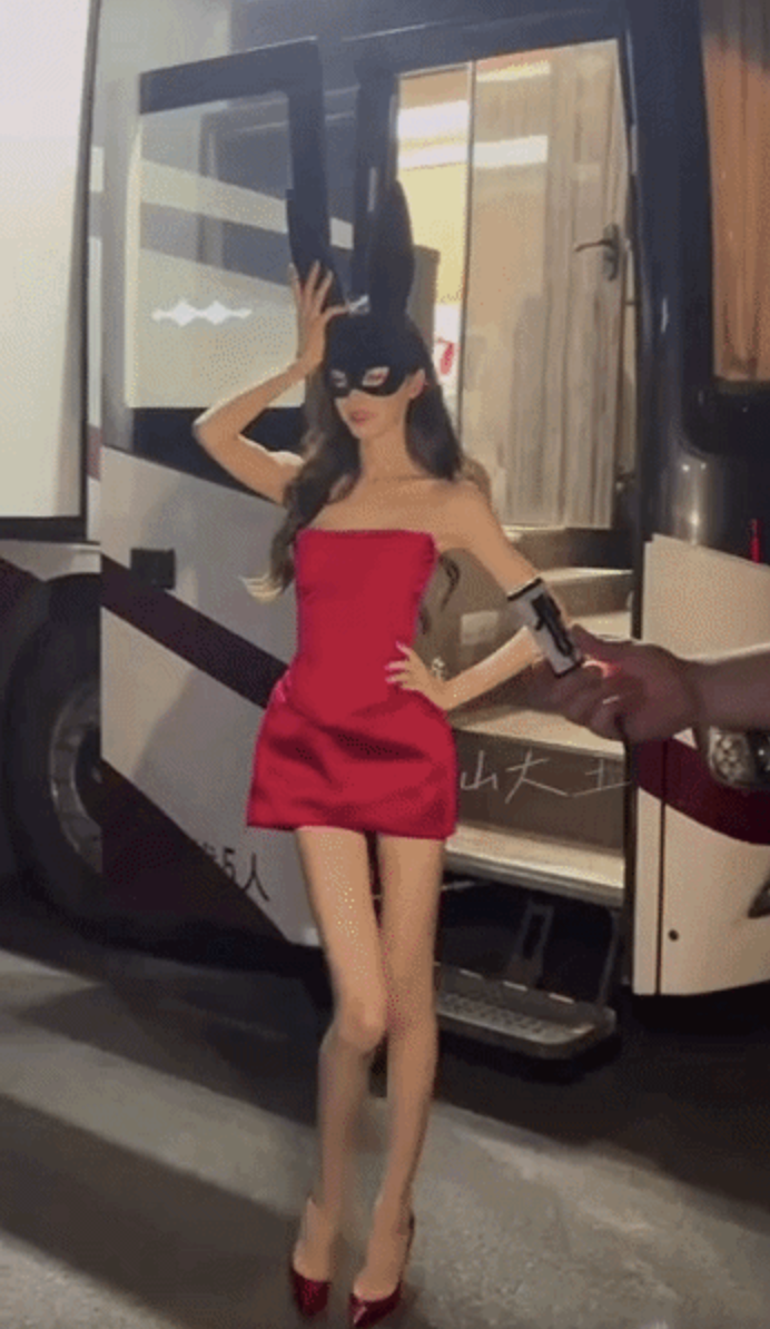 Dịch Mộng Linh gầy như bộ xương kh&ocirc; tr&ecirc;n thảm đỏ VOGUE 2026 - Ảnh 7.