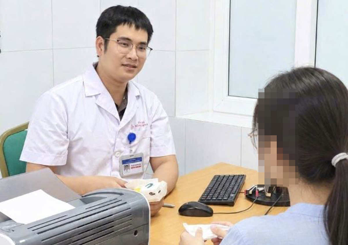 Con g&aacute;i 20 tuổi đi kh&aacute;m t&acirc;m thần, mẹ lại chỉ cho rằng con qu&aacute; 