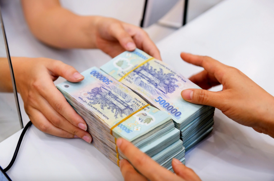 Bố mẹ cho em trai toàn bộ tiền đền bù đất, còn tuyên bố con gái lấy chồng