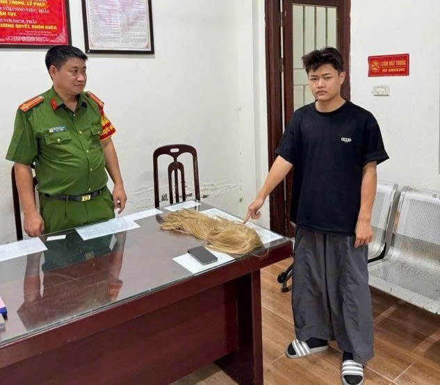 Nguyễn Huy Hoàng giả gái trộm iPhone tại Hà Nội: Hành vi táo tợn năm 2026 - Ảnh 1. Nguyễn Huy Hoàng giả gái trộm iPhone tại Hà Nội: Hành vi táo tợn năm 2026 - Ảnh 1.