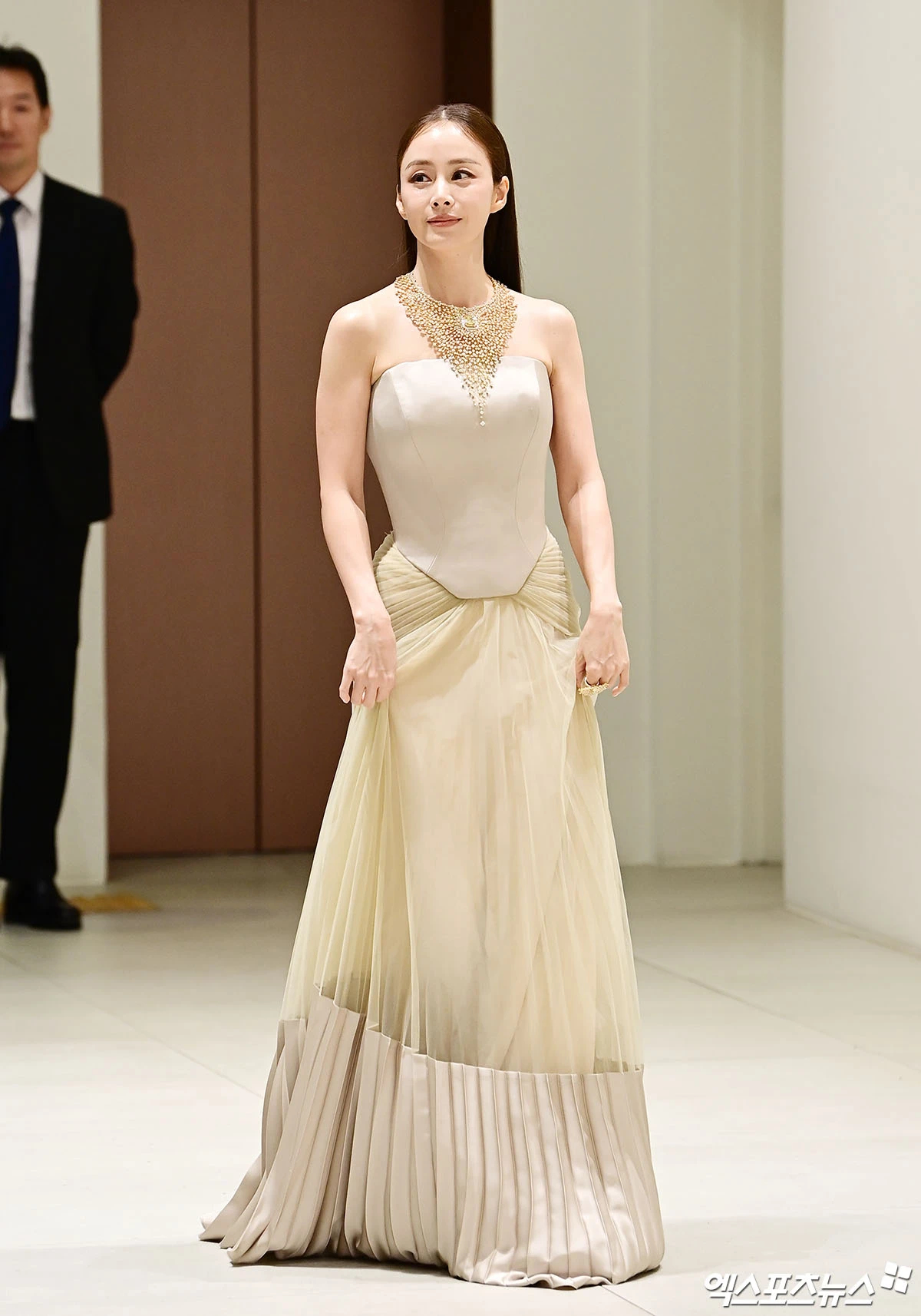 Th&aacute;i độ tự tin của Kim Tae Hee trước chỉ tr&iacute;ch về ngọai h&igrave;nh tại sự kiện 2026 - Ảnh 3.