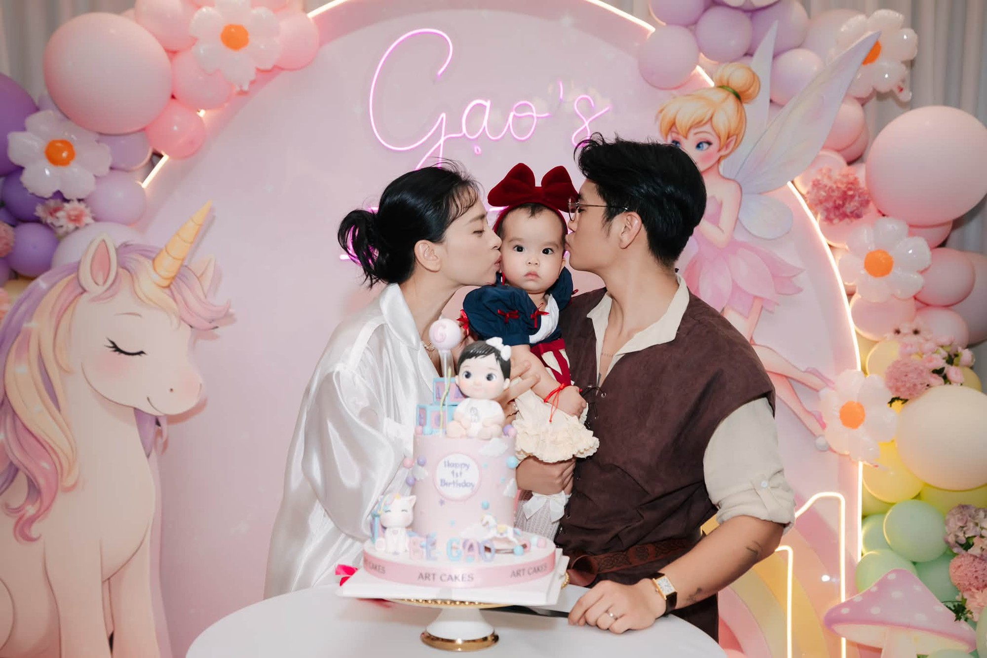 Con g&aacute;i Ng&ocirc; Thanh V&acirc;n bị tr&aacute;i m&uacute;i giờ sau chuyến du lịch, vợ chồng nữ diễn vi&ecirc;n thức đ&ecirc;m để t&acirc;m sự c&ugrave;ng con - Ảnh 4.