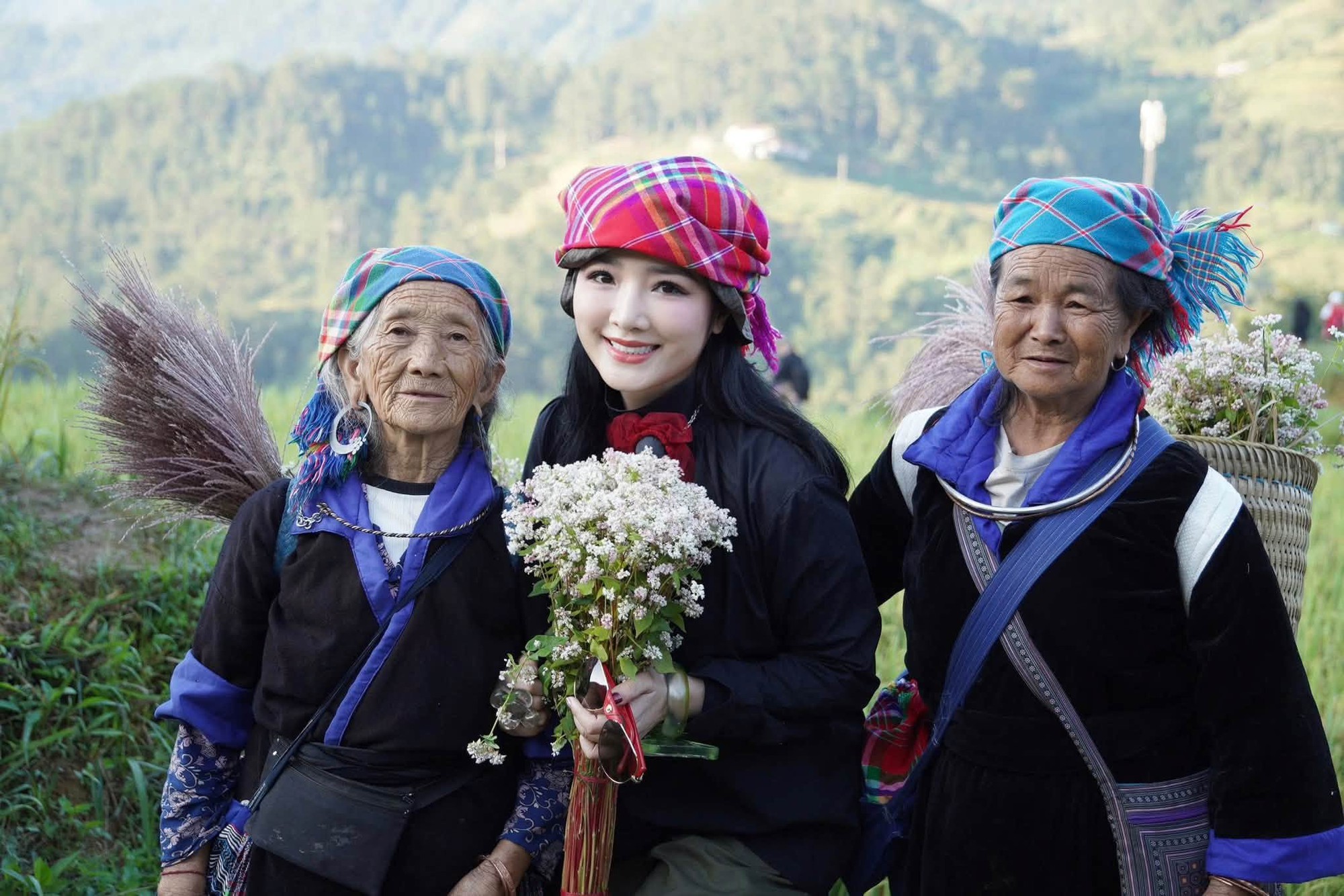 Hoa hậu Gi&aacute;ng My kh&aacute;m ph&aacute; M&ugrave; Cang Chải m&ugrave;a v&agrave;ng đẹp như trong phim 2026 - Ảnh 10.