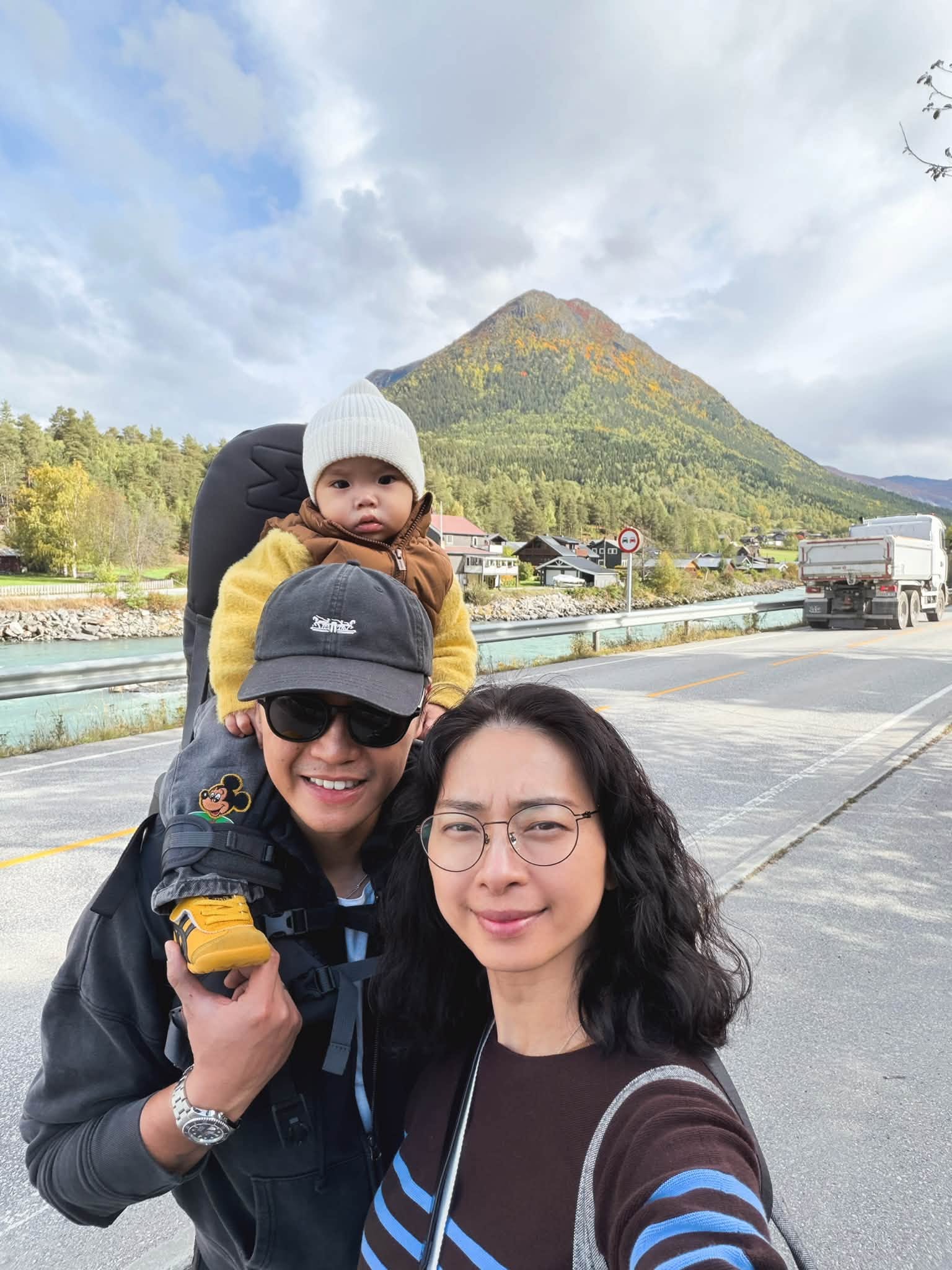 Con g&aacute;i Ng&ocirc; Thanh V&acirc;n bị tr&aacute;i m&uacute;i giờ sau chuyến du lịch, vợ chồng nữ diễn vi&ecirc;n thức đ&ecirc;m để t&acirc;m sự c&ugrave;ng con - Ảnh 5.