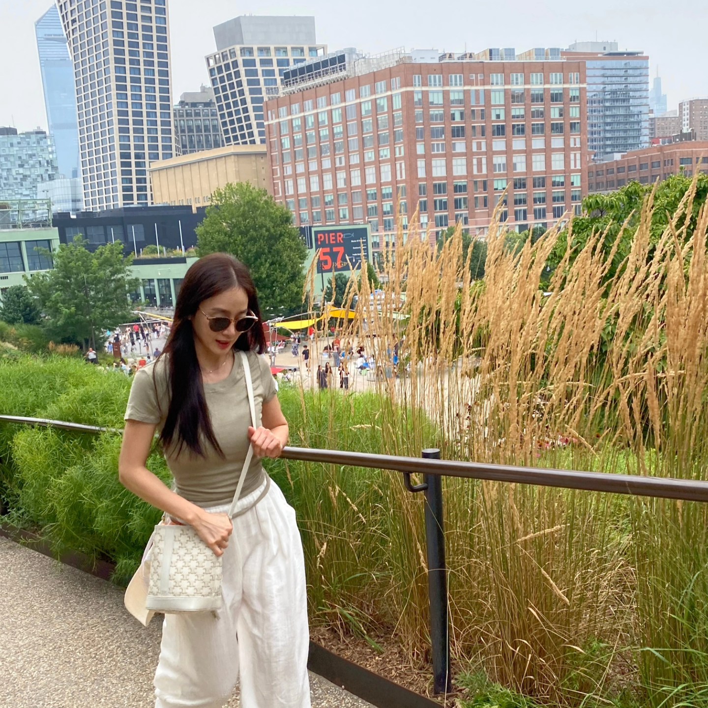 Th&aacute;i độ tự tin của Kim Tae Hee trước chỉ tr&iacute;ch về ngọai h&igrave;nh tại sự kiện 2026 - Ảnh 11.