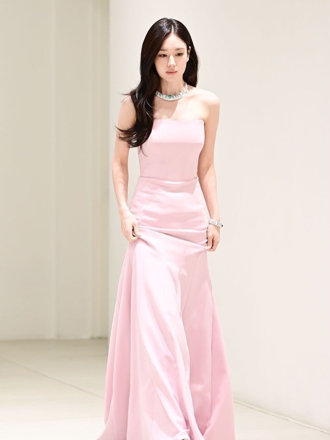 Th&aacute;i độ tự tin của Kim Tae Hee trước chỉ tr&iacute;ch về ngọai h&igrave;nh tại sự kiện 2026 - Ảnh 7.