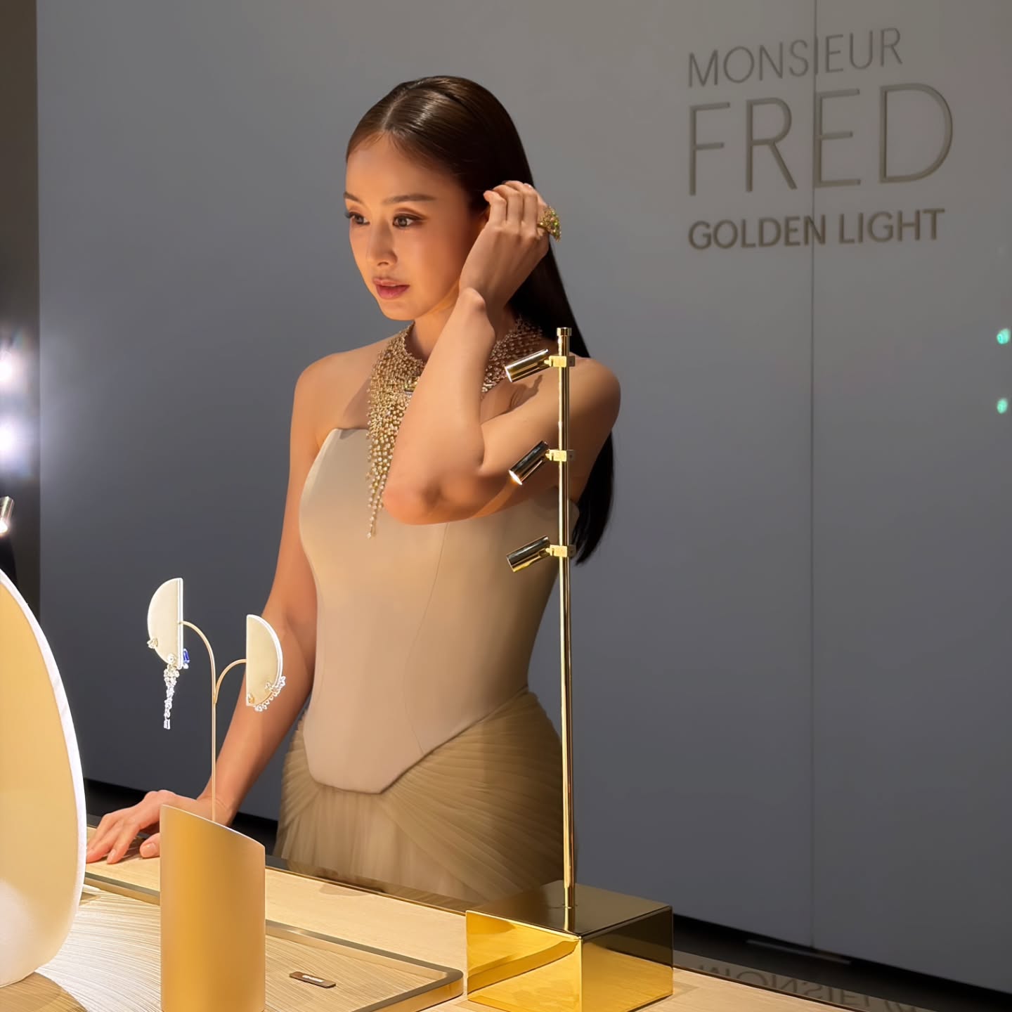Th&aacute;i độ tự tin của Kim Tae Hee trước chỉ tr&iacute;ch về ngọai h&igrave;nh tại sự kiện 2026 - Ảnh 1.
