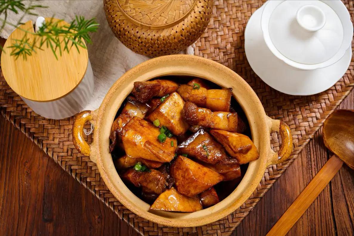 Loại nguy&ecirc;n liệu đang v&agrave;o m&ugrave;a n&agrave;y đem kho c&ugrave;ng thịt ba chỉ: Si&ecirc;u ngon, đưa cơm v&ocirc; c&ugrave;ng - Ảnh 2.