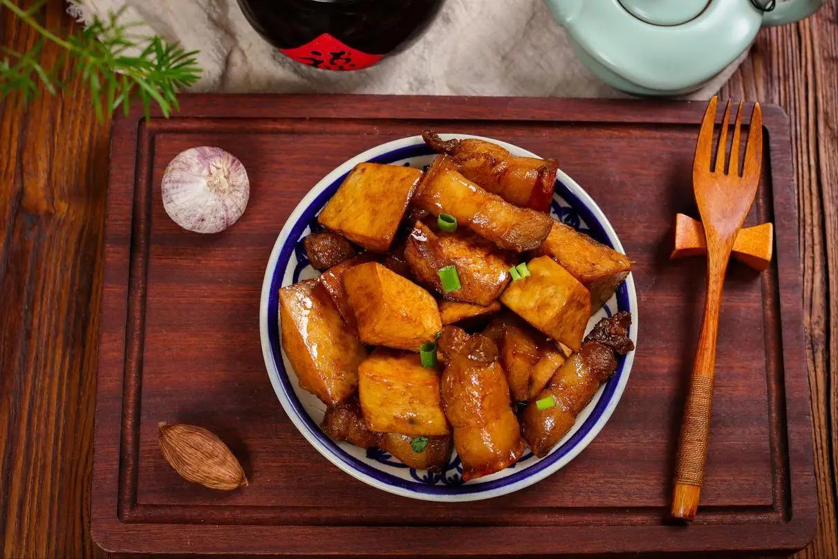 Loại nguy&ecirc;n liệu đang v&agrave;o m&ugrave;a n&agrave;y đem kho c&ugrave;ng thịt ba chỉ: Si&ecirc;u ngon, đưa cơm v&ocirc; c&ugrave;ng - Ảnh 3.